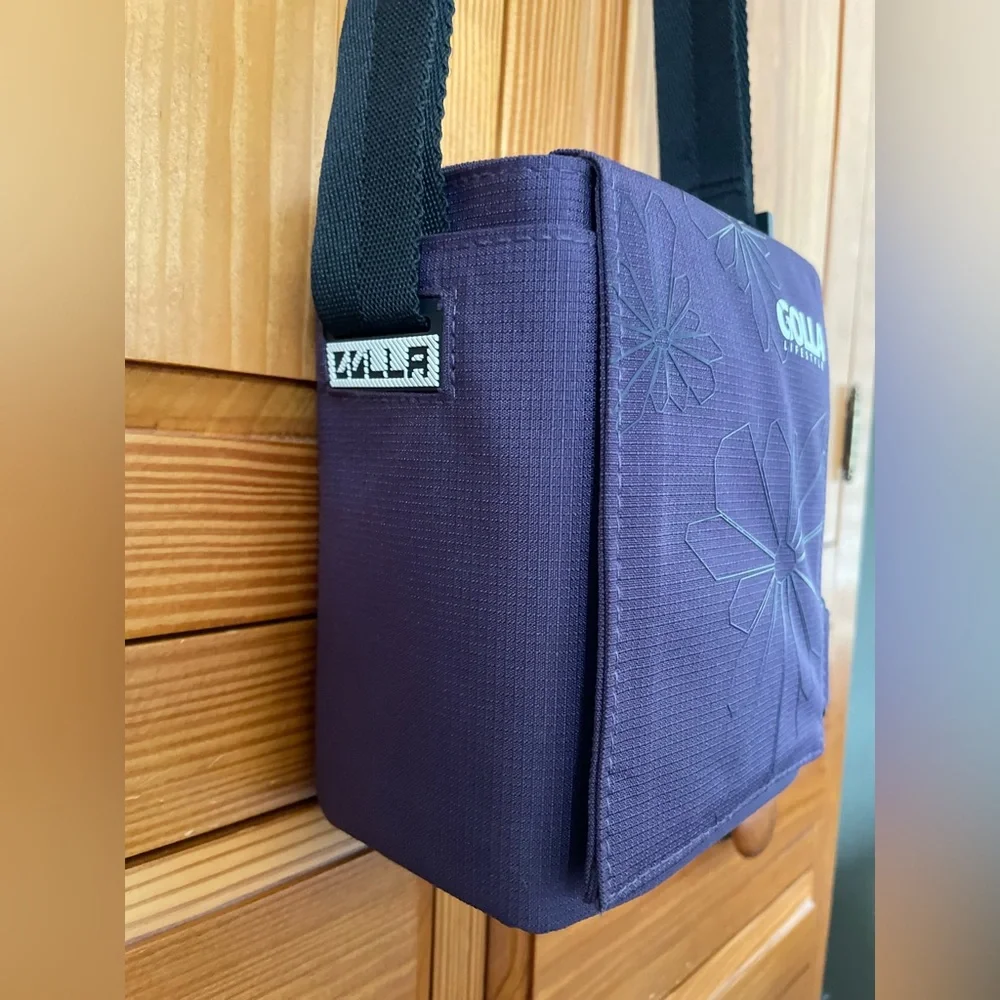 New without tags GOLLA lifestyle DSLR camera bag magnetic closure adjustable